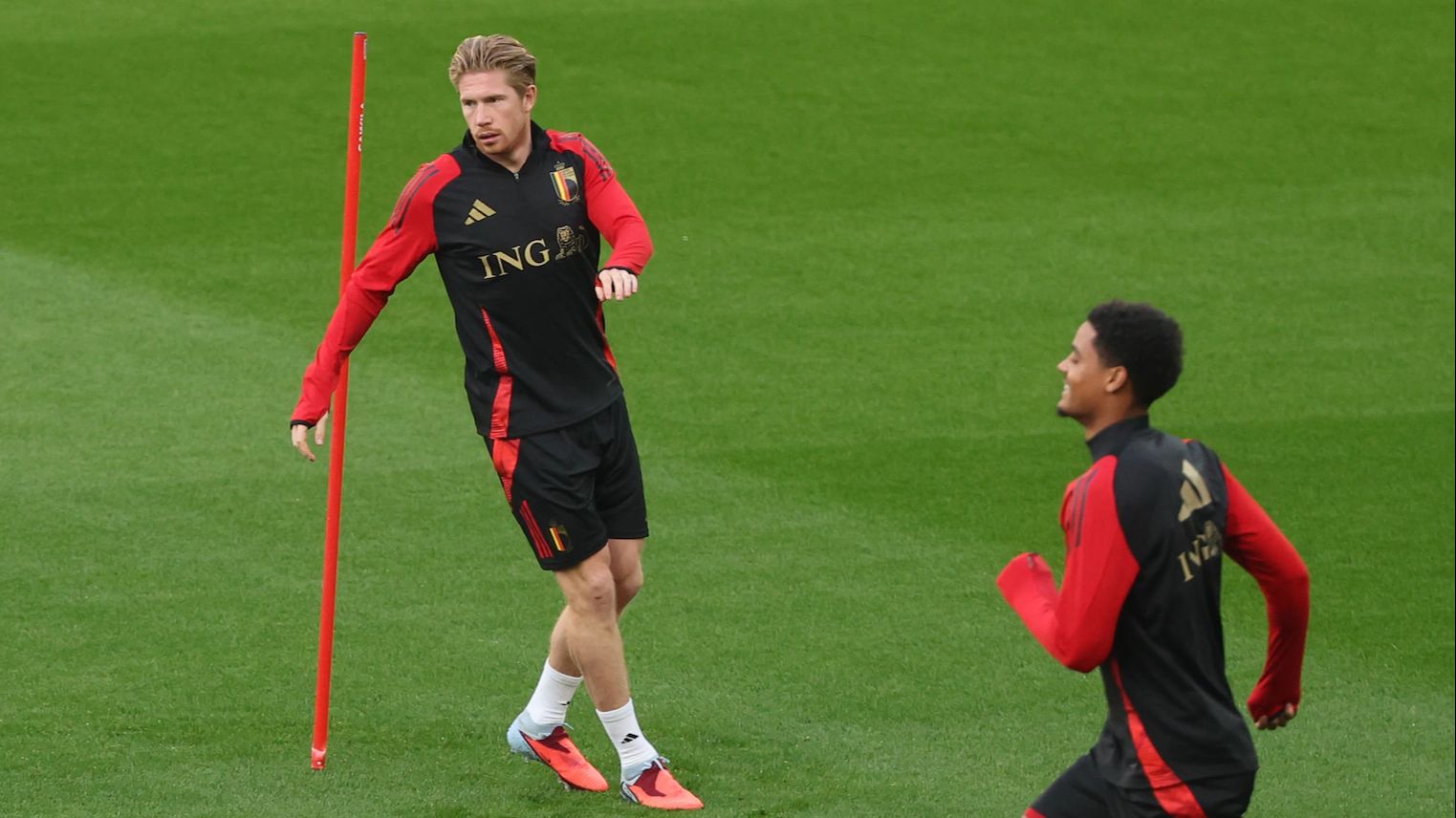 比利时国家队备战芬兰,备受关注 比利时国家队备战芬兰,备受关注