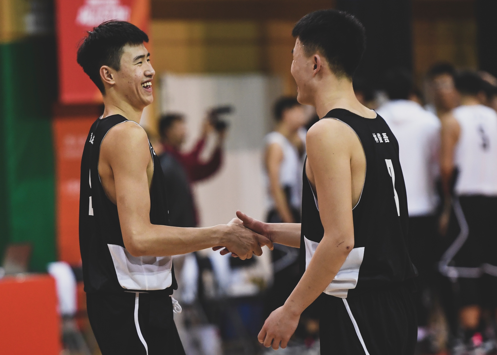 包含南美篮球明星成功加盟美国高中联赛的词条