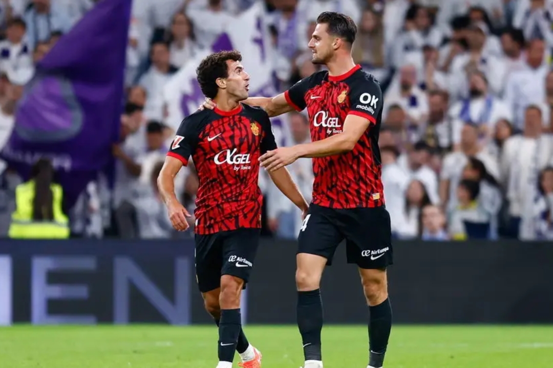 关于皇家马德里豪取胜利，保持西甲领先位置的信息