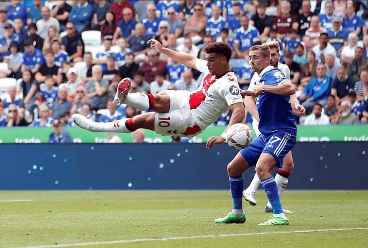 伯恩利客场击败诺里奇，稳固中游位置