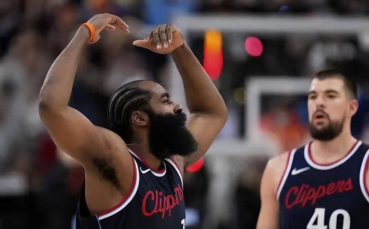 包含青岛队鏖战火箭，伦纳德高光表现的词条