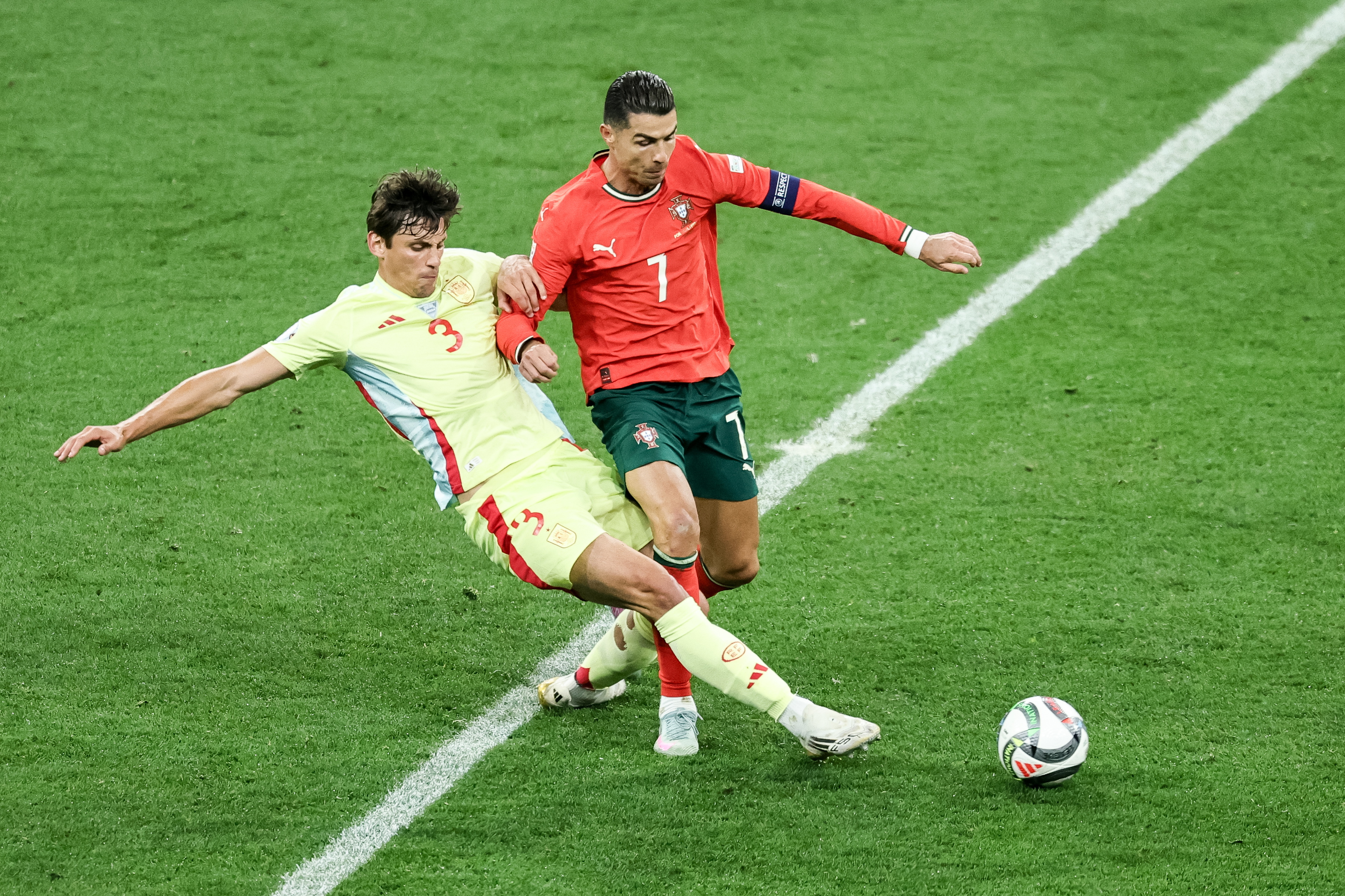 包含欧国联赛：奥地利圈携葡萄牙战胜的词条