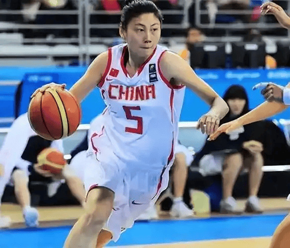 沈阳女篮签约名宿作为球队教练