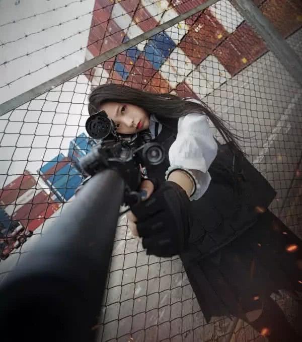 关于绝地求生：运动员赛场竟女汉子态度斩获胜利的信息