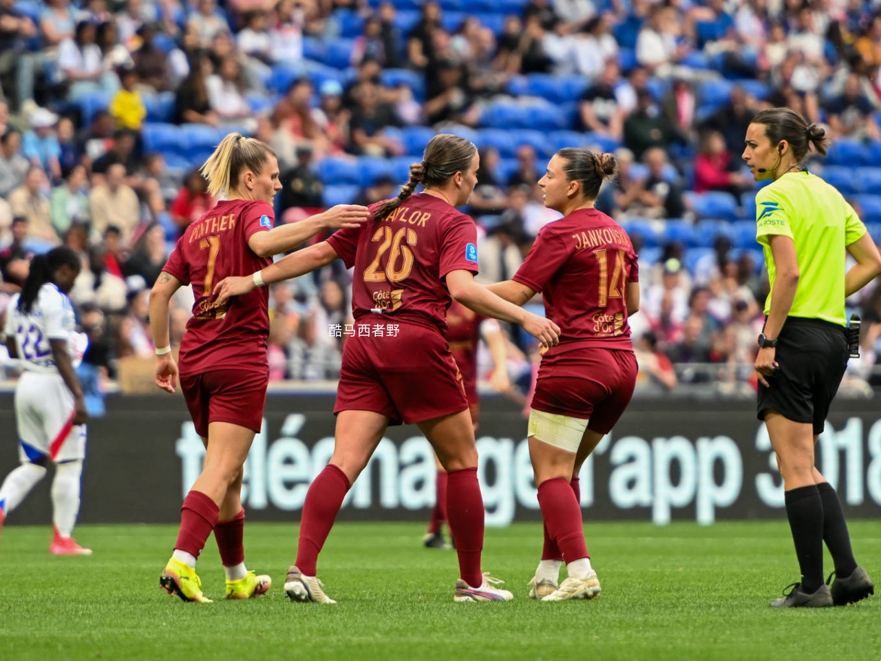 赛季紧要之际,女足球队备战豪情满怀的简单介绍 赛季紧要之际,女足球队备战豪情满怀的简单介绍