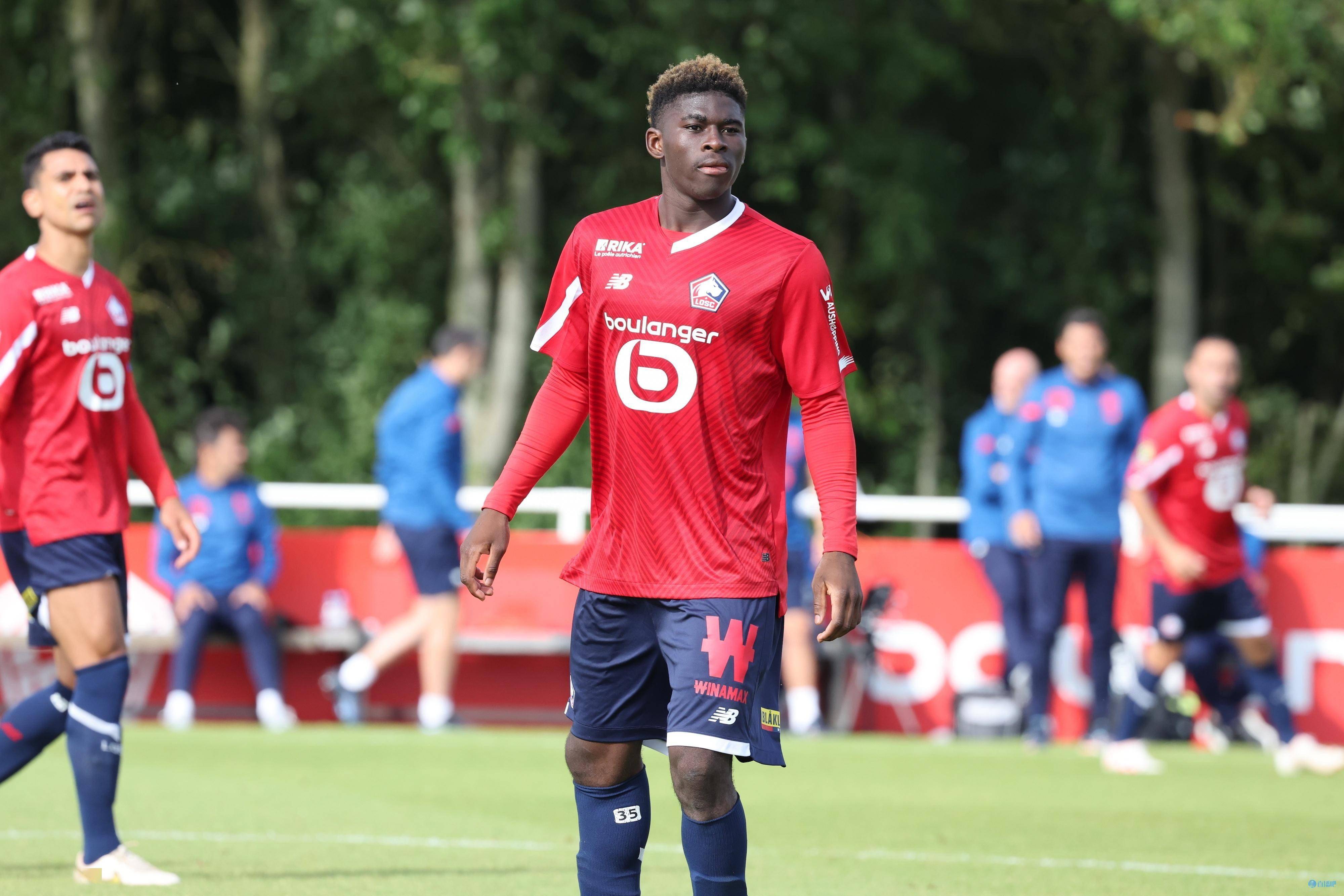 里尔队员积极备战新赛季比赛 里尔队员积极备战新赛季比赛