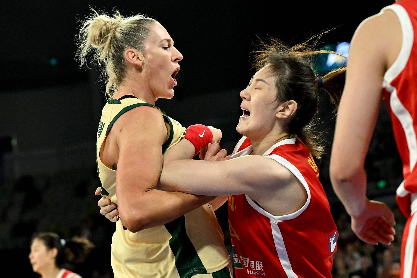 澳洲篮球联赛精彩继续,球员们拼尽全力 澳洲篮球联赛精彩继续,球员们拼尽全力