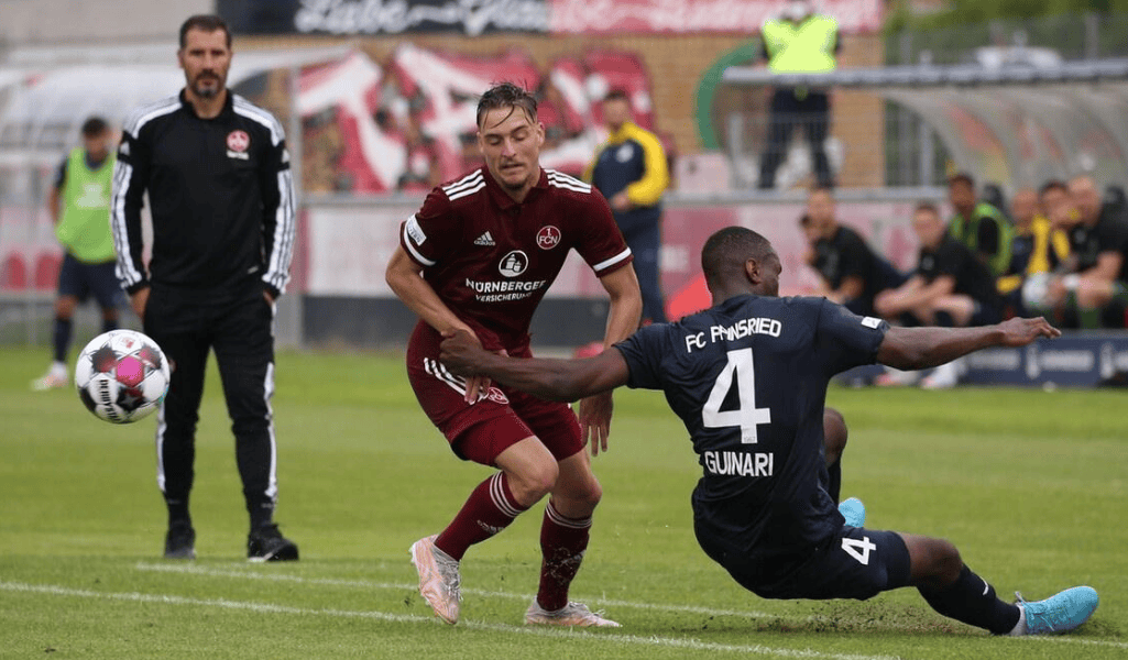 凯泽斯劳滕球员备战关键之战，全力以赴的简单介绍