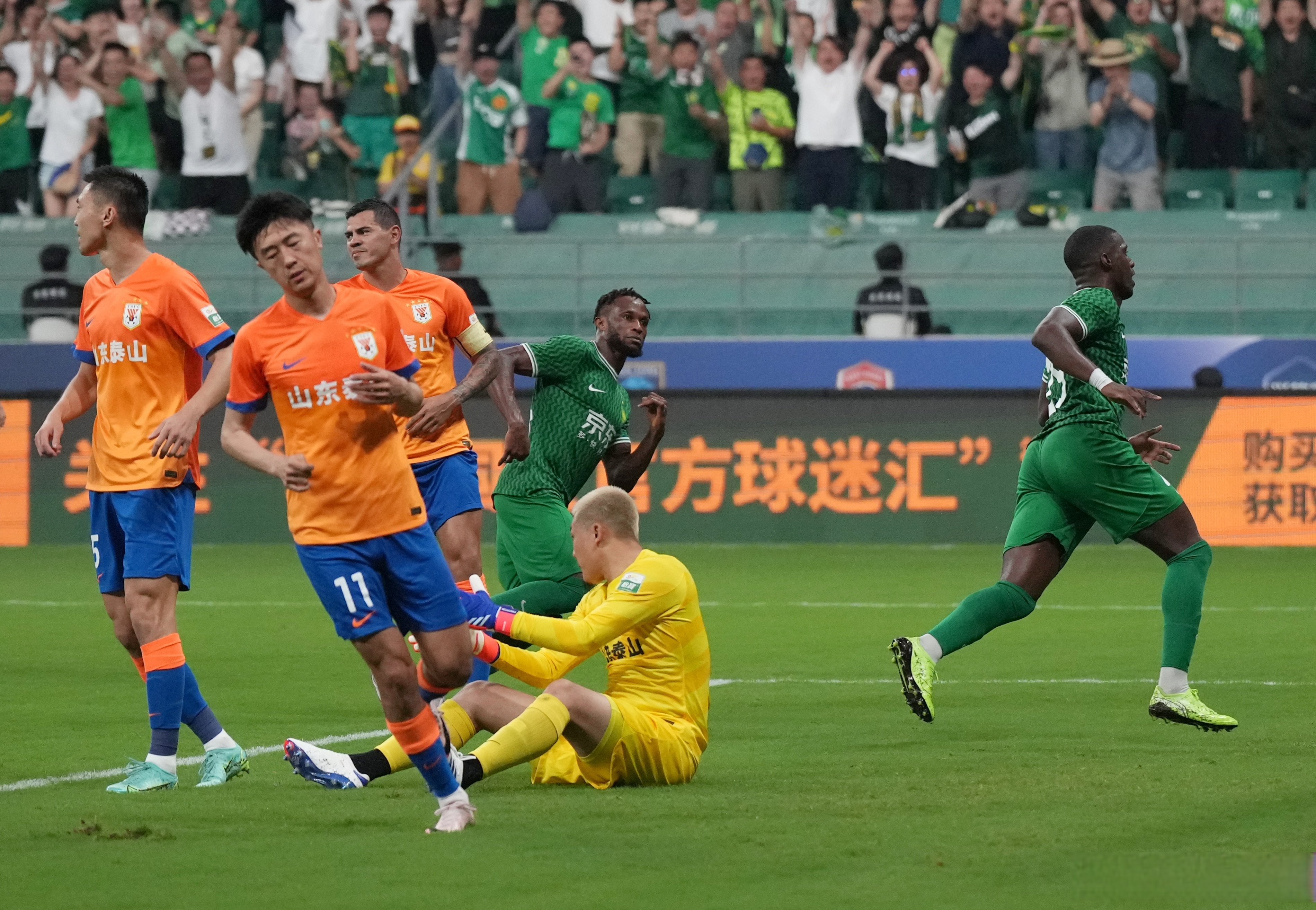 球队展现团队实力,战胜强劲对手 球队展现团队实力,战胜强劲对手