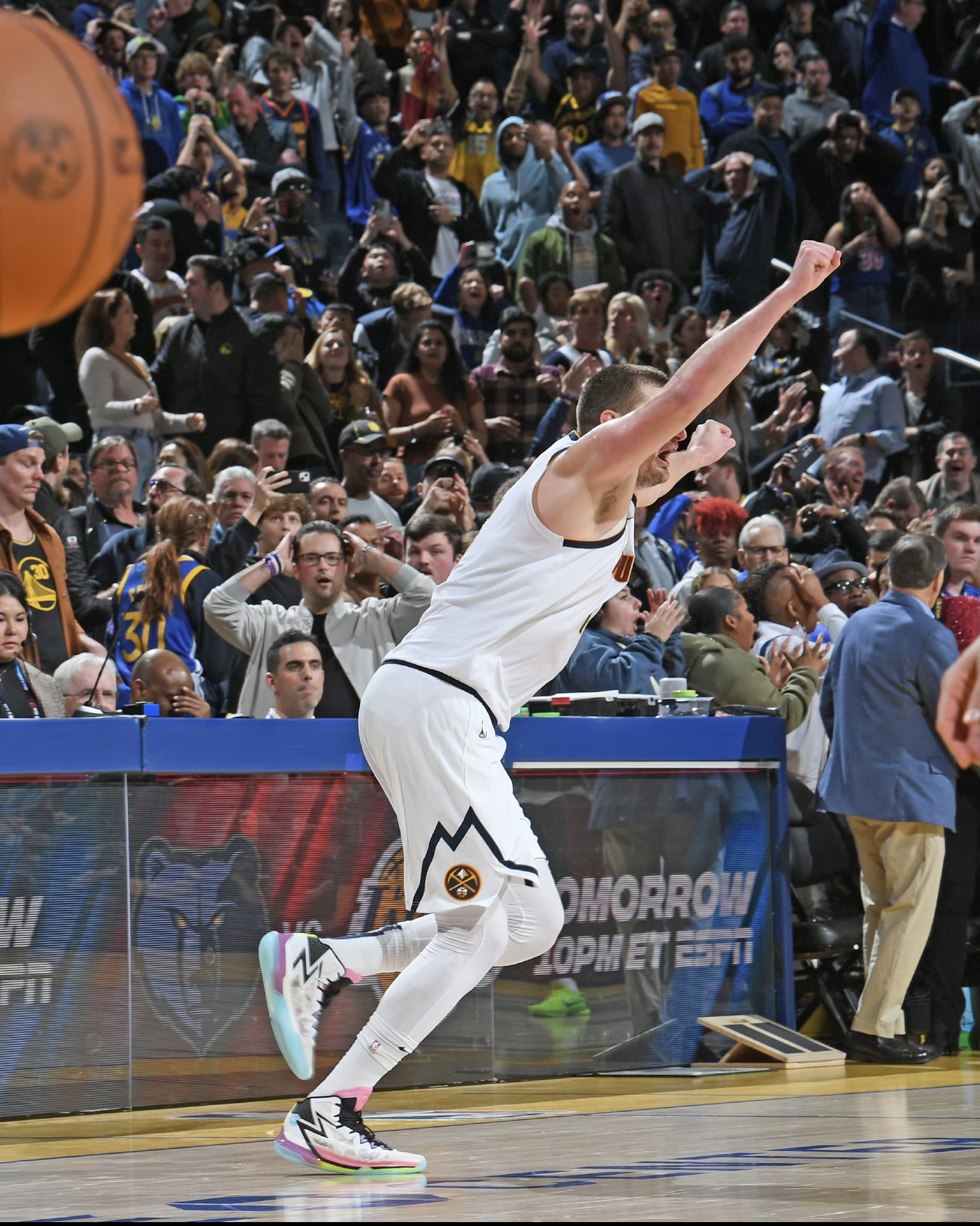 掘金主场取胜,约基奇低迷缺乏终结力 掘金主场取胜,约基奇低迷缺乏终结力