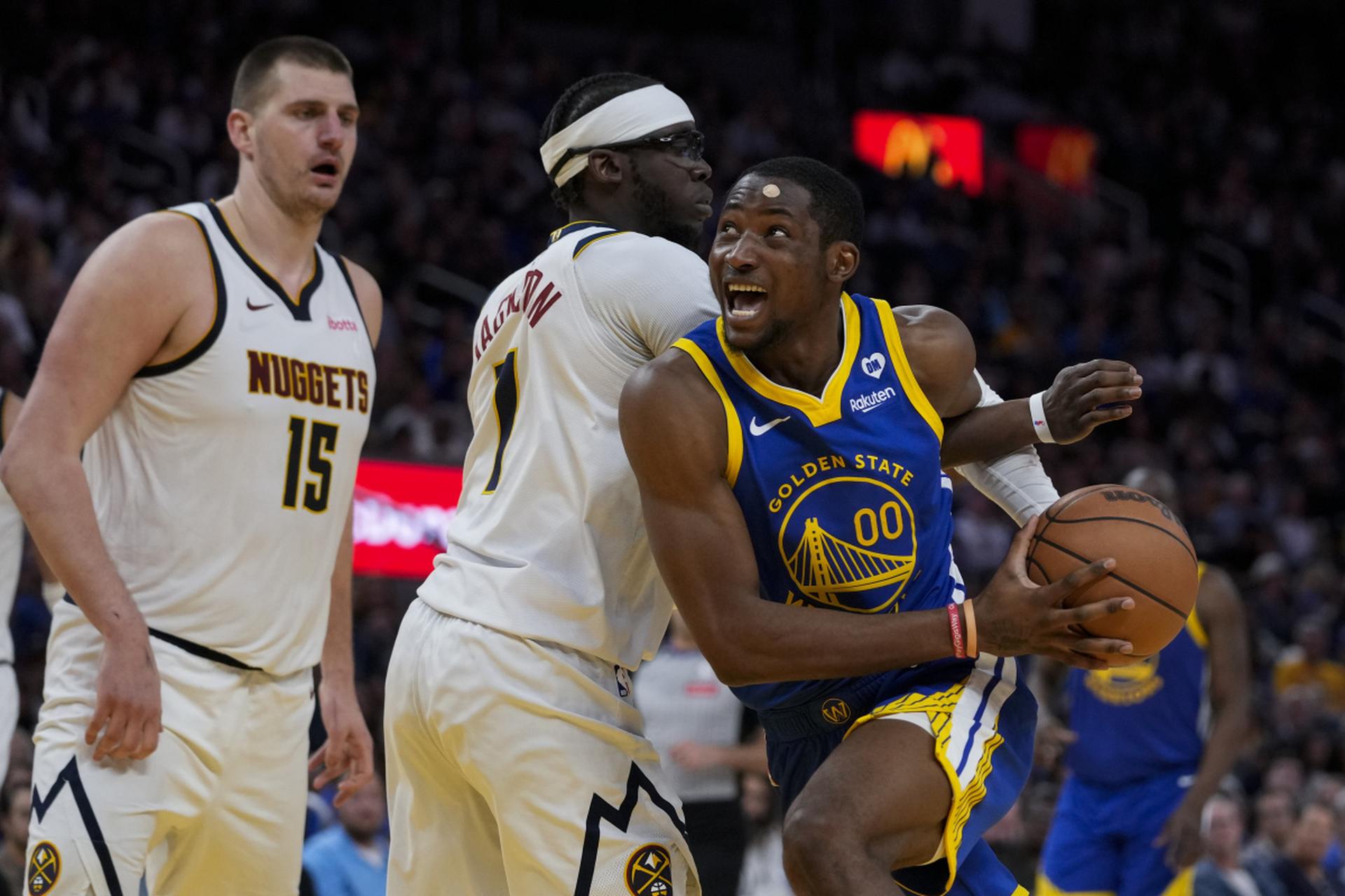 掘金主场取胜,约基奇低迷缺乏终结力 掘金主场取胜,约基奇低迷缺乏终结力