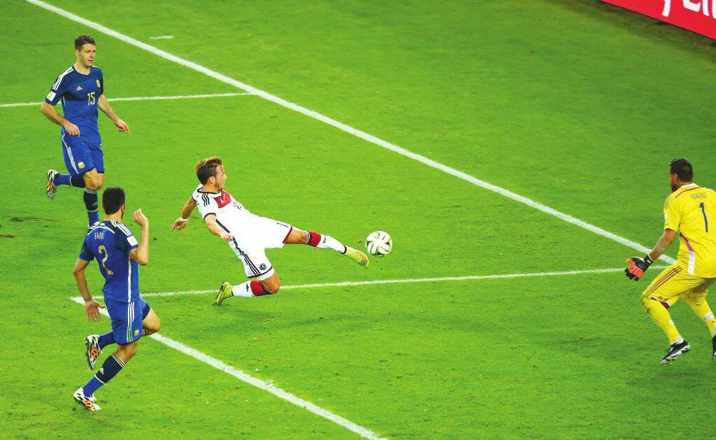 足球场上的精彩瞬间令人难忘 足球场上的精彩瞬间令人难忘