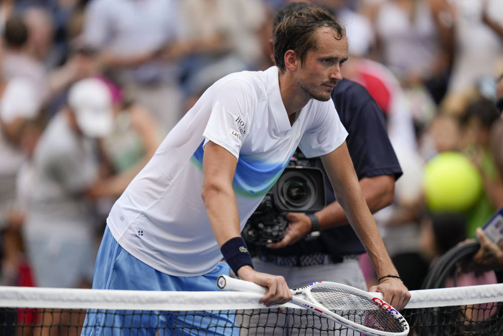 包含世界网球队强势意大利网球队，梅德韦杰夫打破历史纪录的词条