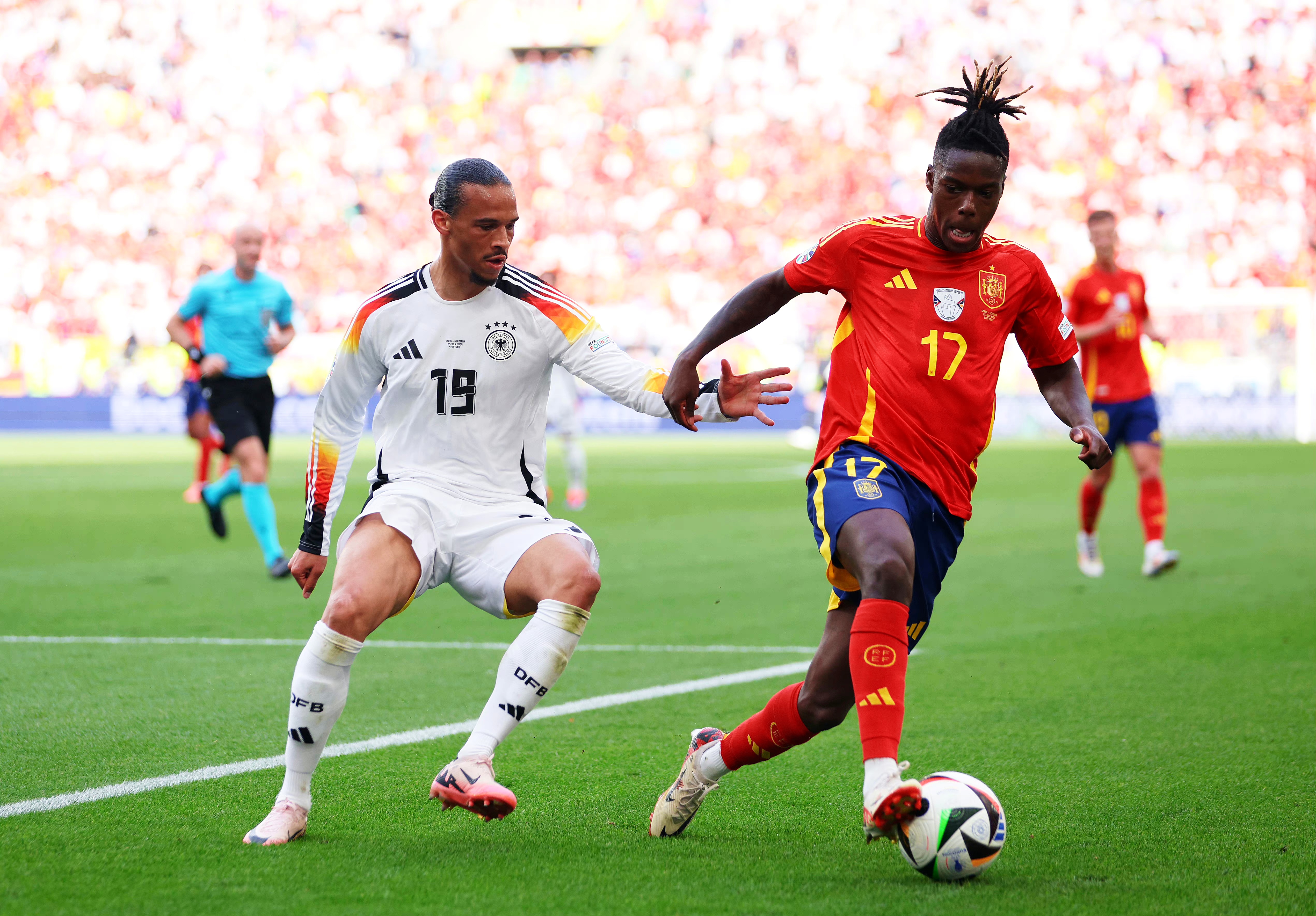 包含墨西哥鏖战乌拉圭，卡塞米罗统治全场的词条