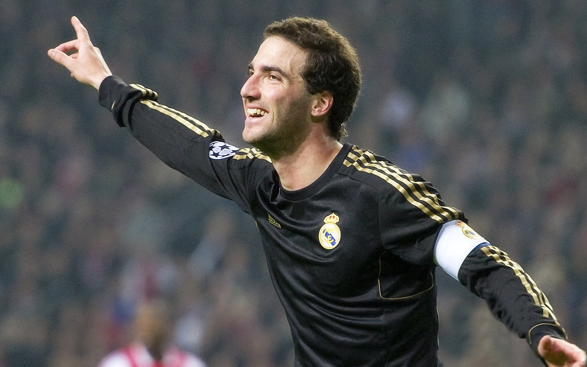 北欧风暴席卷斯坦福桥，莱万关键一击，挪威新星掀翻蓝军霸权