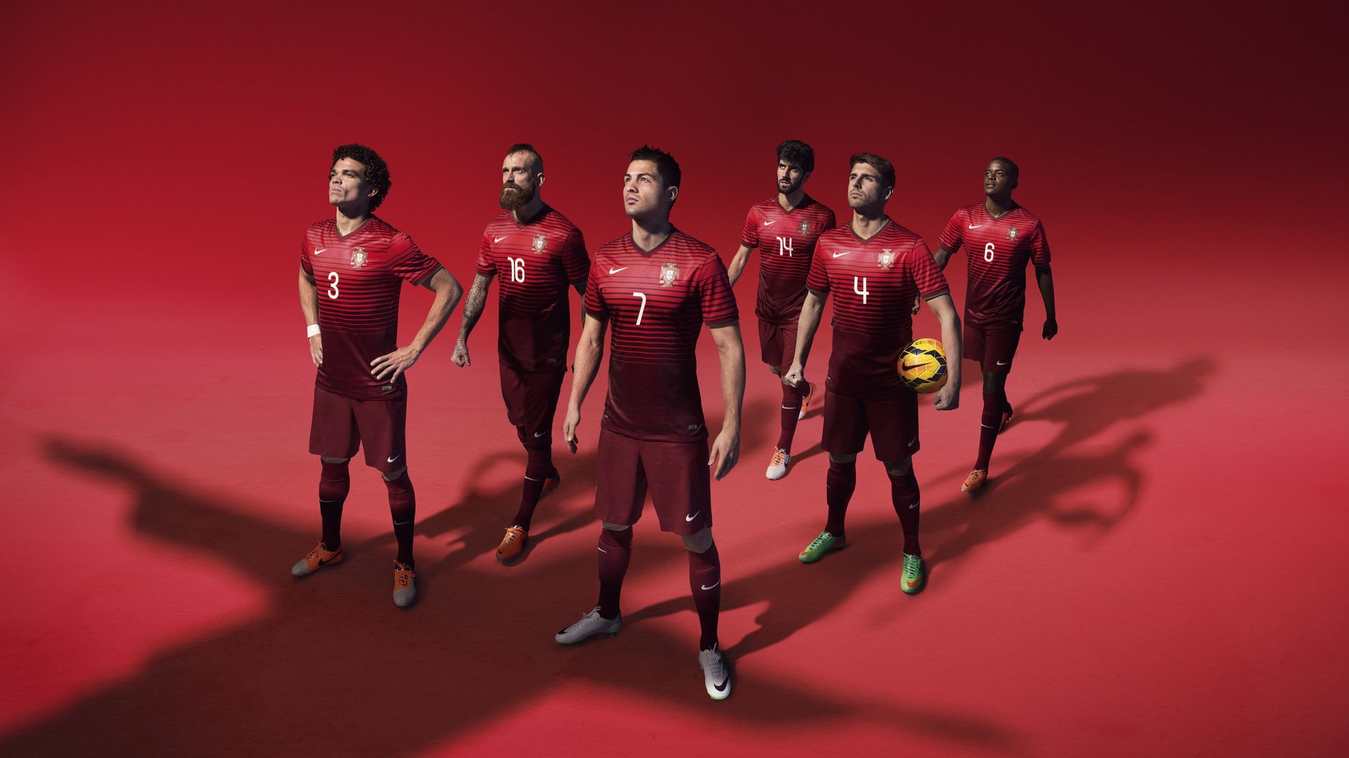 赛道上的完美交响，霍勒迪在F1新赛季揭幕战之夜拉满评分